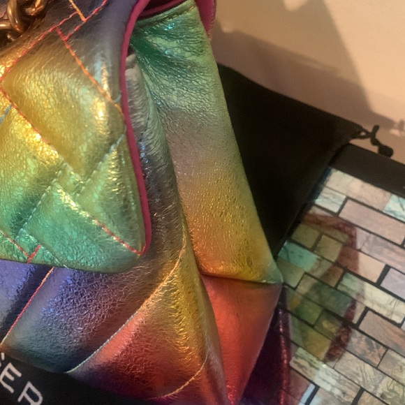 Kensington Quilted Leather Convertible Shoulder Bag
KURT GEIGER LONDON - Picture 8 of 17